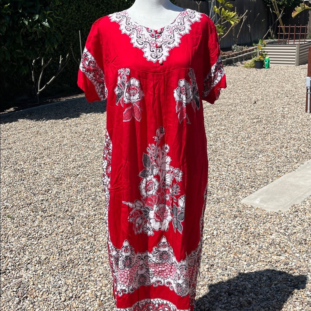 NEW Batik Sari Buisana Dress Size L Red and White Island design Stunning